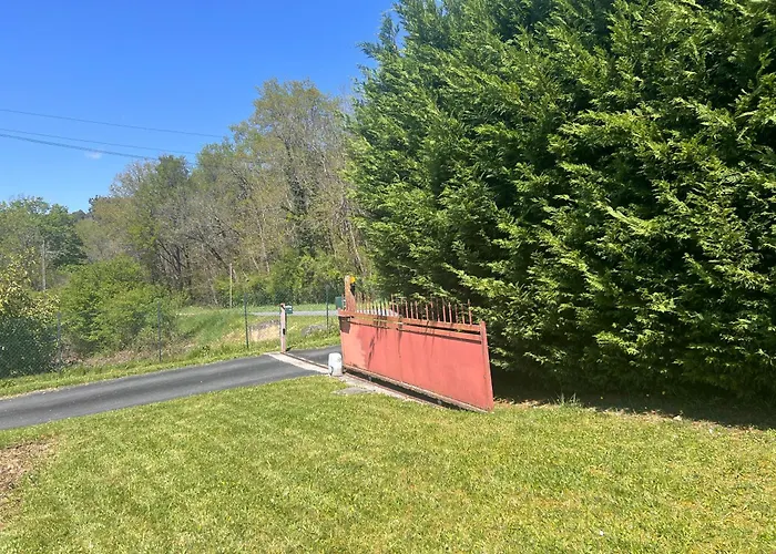 Blue Horizons Farm - Countryside - Pet Friendly - Sleeps 8 Sarlat