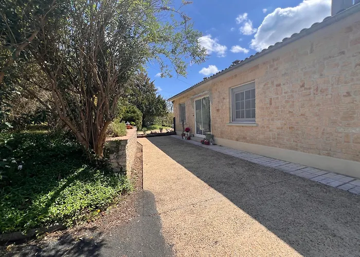 Blue Horizons Farm - Countryside - Pet Friendly - Sleeps 8 * Sarlat